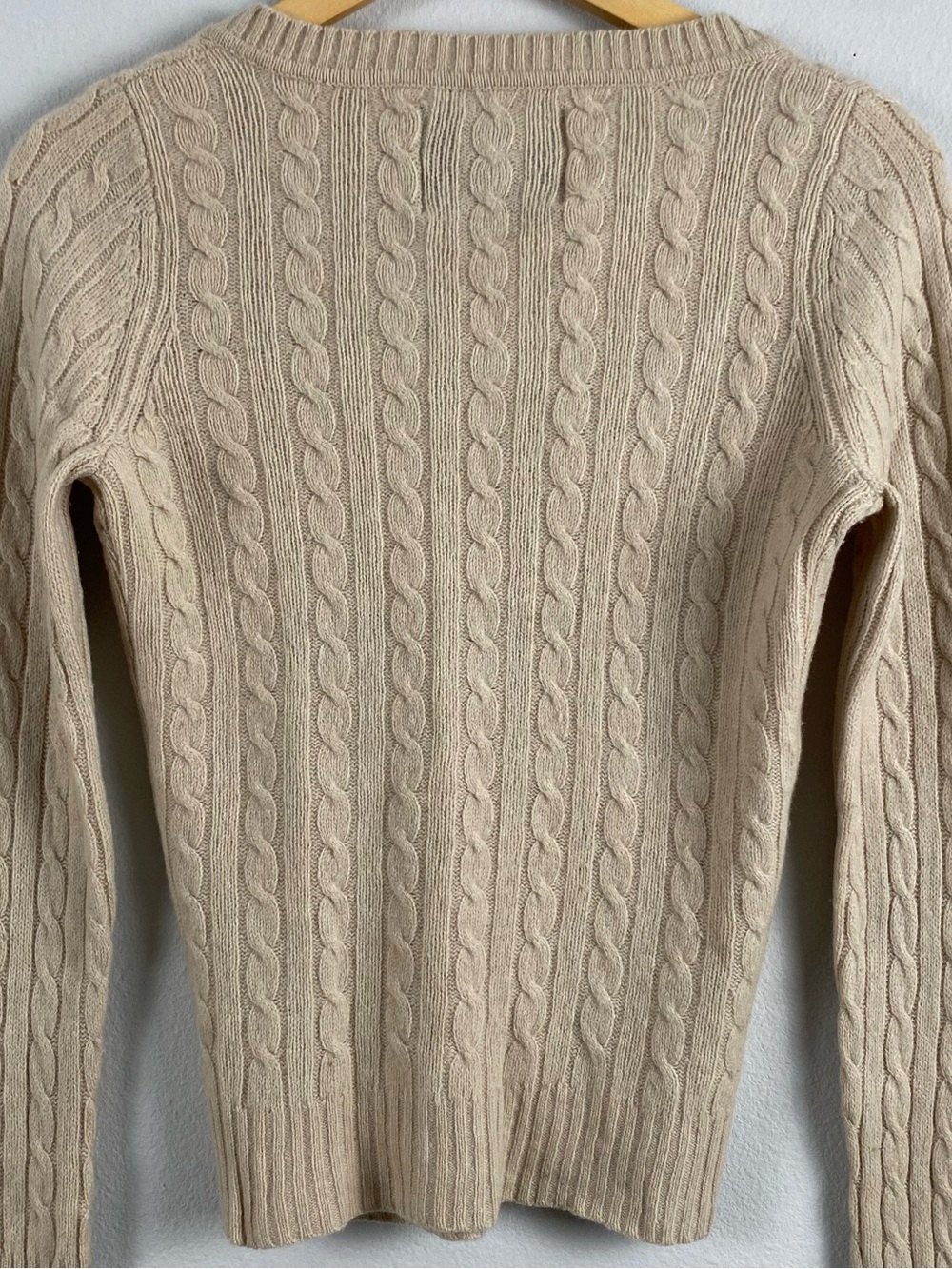 Abercrombie & Fitch Vintage Wool Blend Cable Knit V Neck Long Sleeve Sweater - Picture 4 of 15